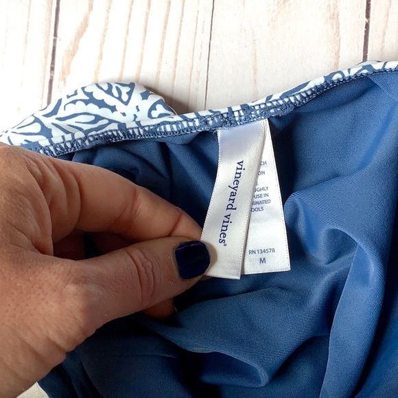 Vineyard Vines Mirrored Leaves One-piece Swimsuit - Picture 6 of 7